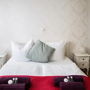 Bed & Breakfast My Place Mit Fruehstueckspaket - With Breakfastbox, Frankfurt am Main